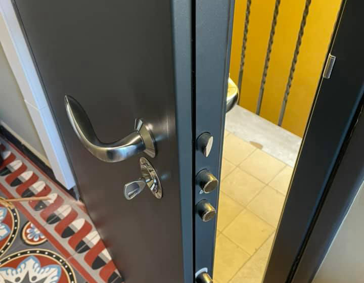 Porte-protection-cambrioleur